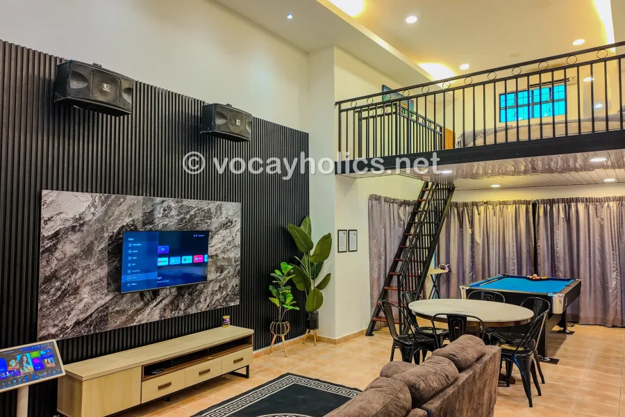 Attic Villa 893