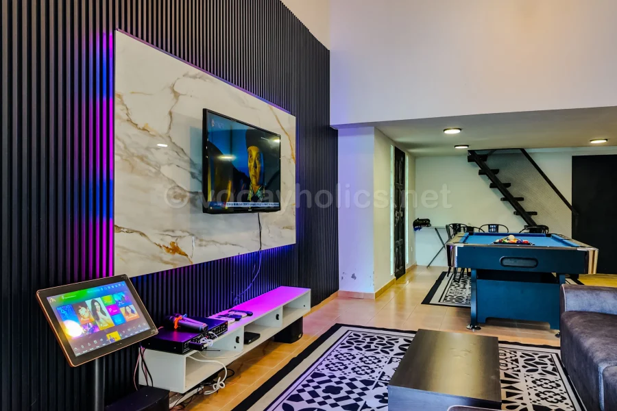 Attic Villa 836